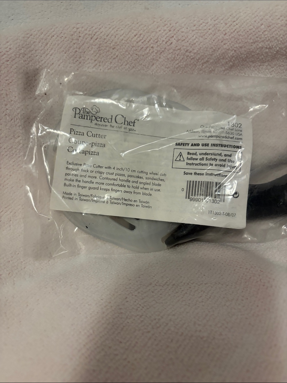 The Pampered Chef Pizza Cutter - Black and Silver